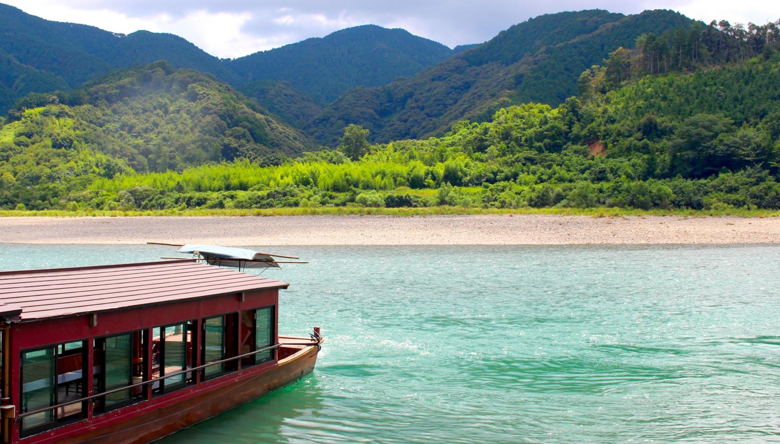 四万十川と屋形船の写真